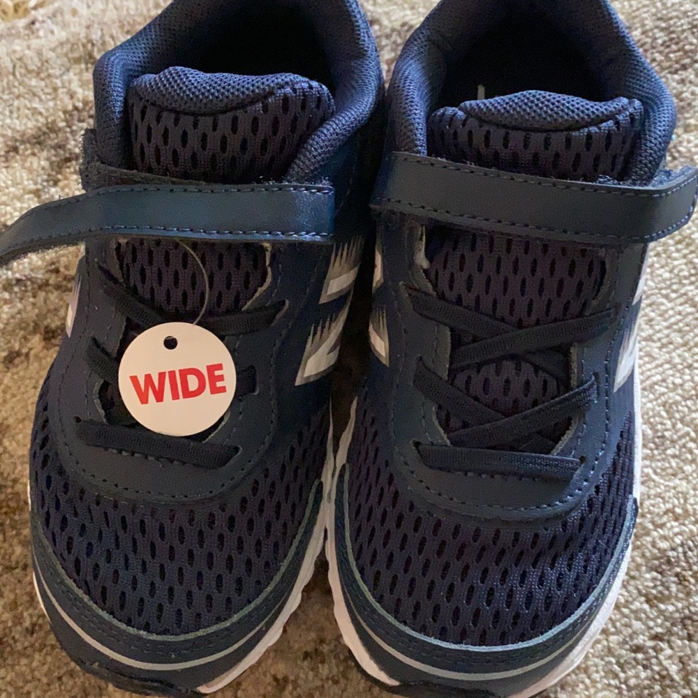 NWT! New Balance Sneakers SZ 9W toddler
